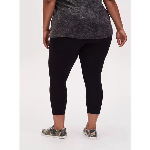 NWT Torrid Crop Premium Legging Asymmetrical Shadow Stripe Black Size: 5X (28) - Picture 2 of 5